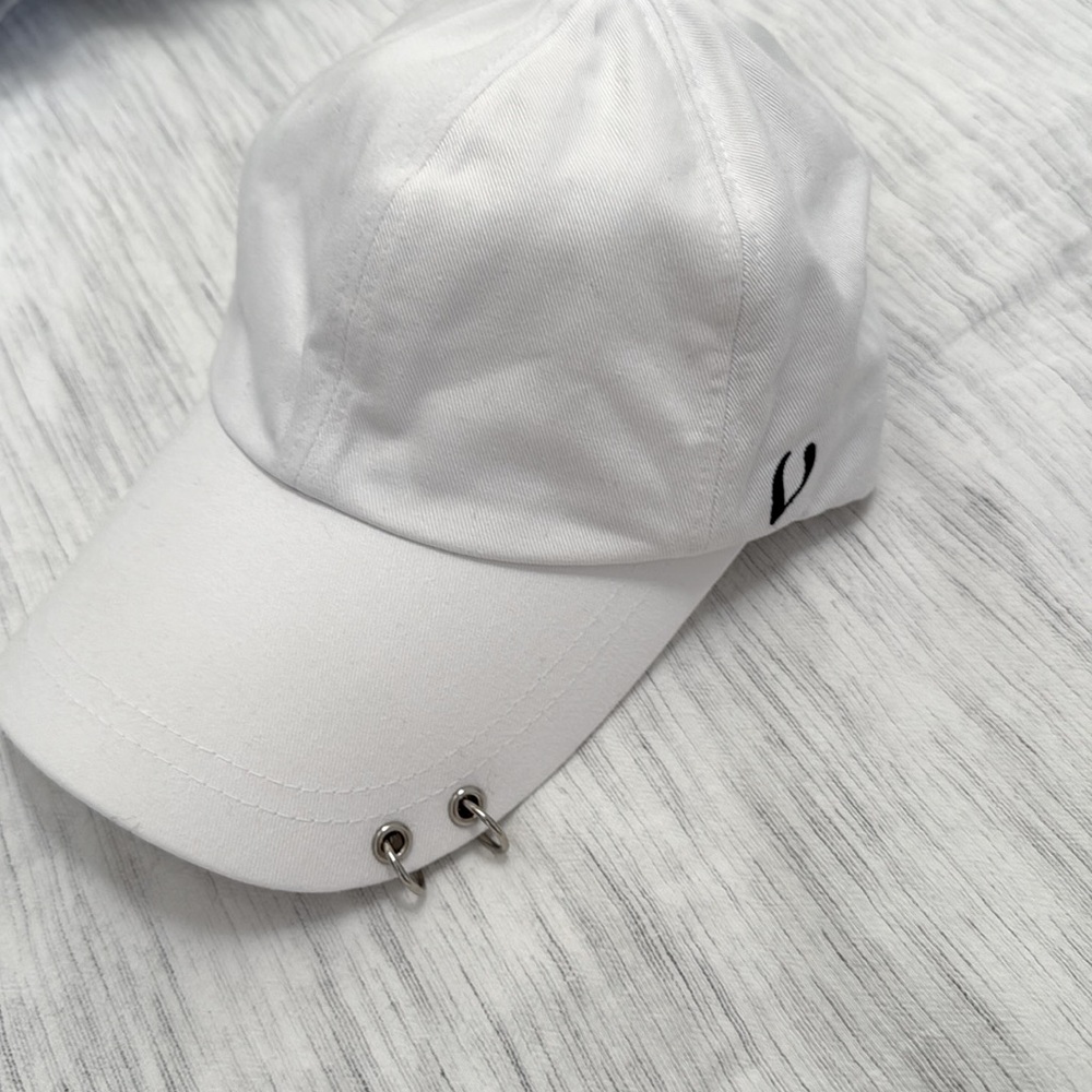 Vibrate Korean White Baseball Cap with Metal Eyelets